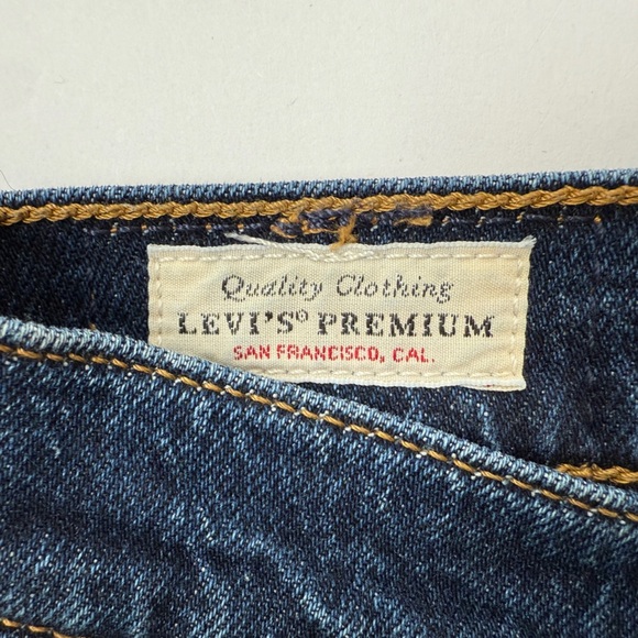 Levi’s Jeans Womens 28 Blue Premium Wedgie Button Fly Straight Leg Dark Wash - Picture 7 of 14